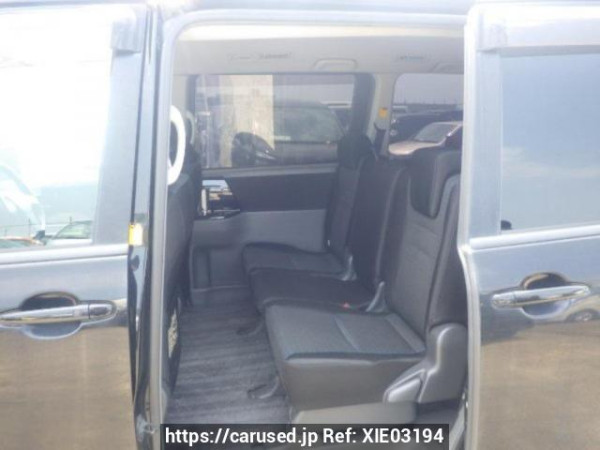 Used 2007 AT toyota voxy ZRR70W Image[14]