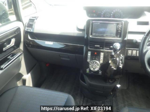 Used 2007 AT toyota voxy ZRR70W Image[17]
