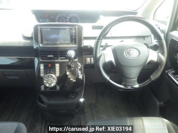 Used 2007 AT toyota voxy ZRR70W Image[18]