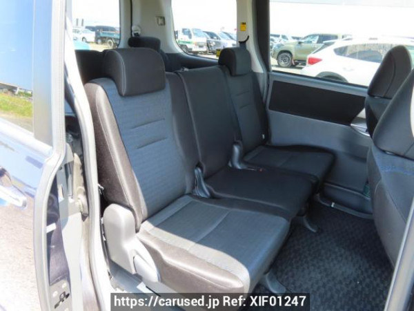 Used 2008 AT toyota voxy ZRR70W Image[15]