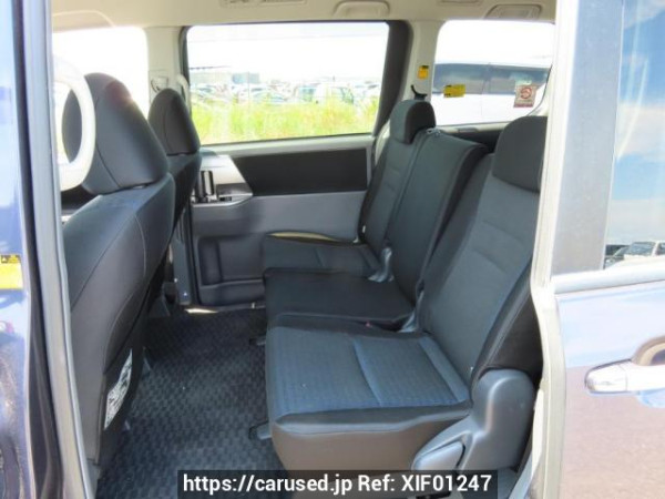 Used 2008 AT toyota voxy ZRR70W Image[16]