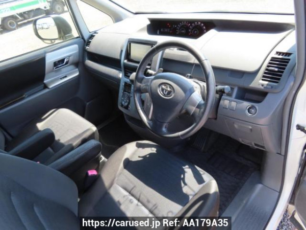 Used 2010 AT toyota voxy ZRR70W Image[13]