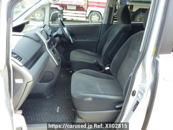 Used 2007 AT toyota noah ZRR70G Image[12]
