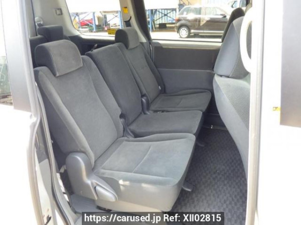 Used 2007 AT toyota noah ZRR70G Image[13]