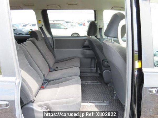 Used 2007 AT toyota noah ZRR70G Image[15]