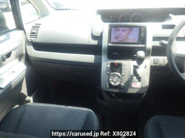 Used 2008 AT toyota voxy ZRR70W Image[17]