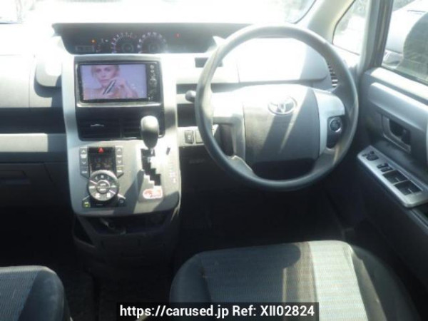 Used 2008 AT toyota voxy ZRR70W Image[18]