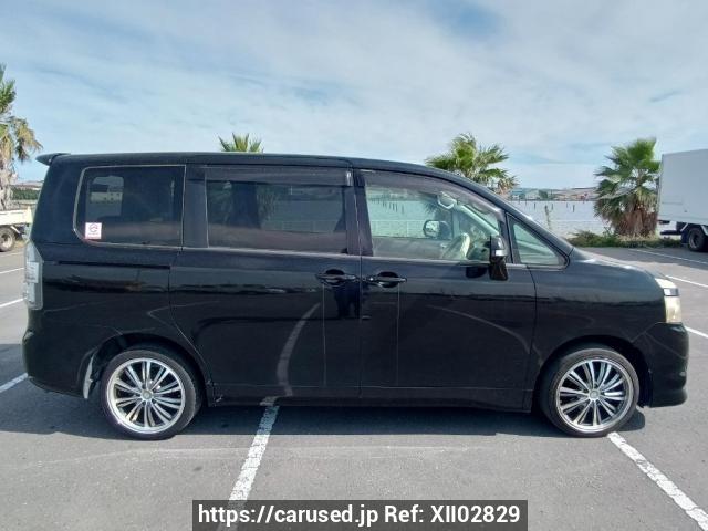 Buy Used 2008 Toyota Voxy ZRR70G (XII02829) - Carused.jp