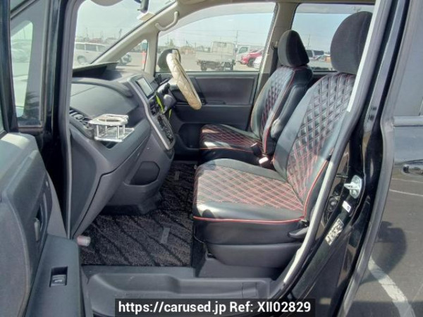 Used 2008 AT toyota voxy ZRR70G Image[14]