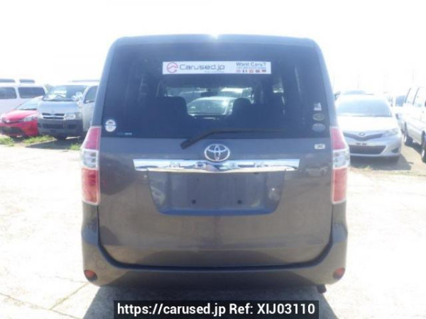 Used 2010 AT toyota noah ZRR70G Image[5]