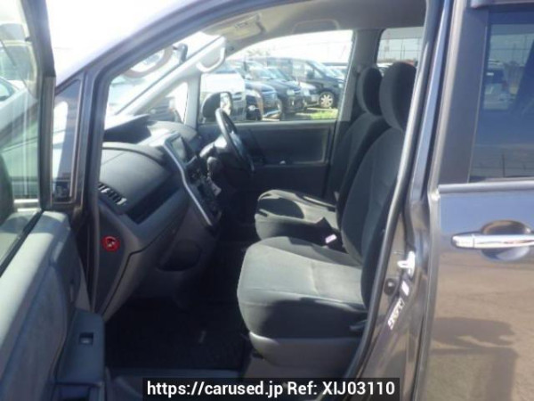 Used 2010 AT toyota noah ZRR70G Image[12]