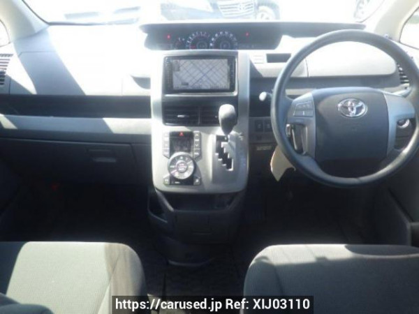Used 2010 AT toyota noah ZRR70G Image[16]