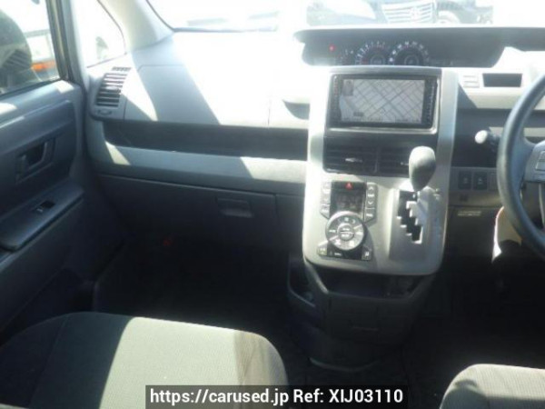 Used 2010 AT toyota noah ZRR70G Image[17]