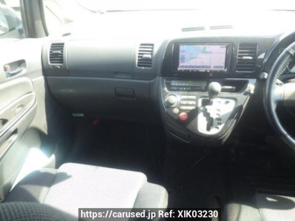 Used 2004 AT toyota wish ZNE10G Image[17]