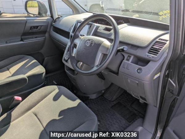 Used 2007 AT toyota noah ZRR70G Image[12]