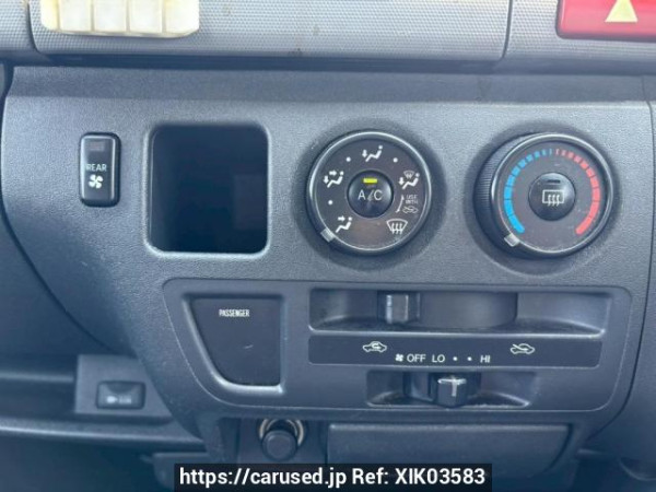 Used 2005 AT toyota regiusace-van KDH205V Image[25]