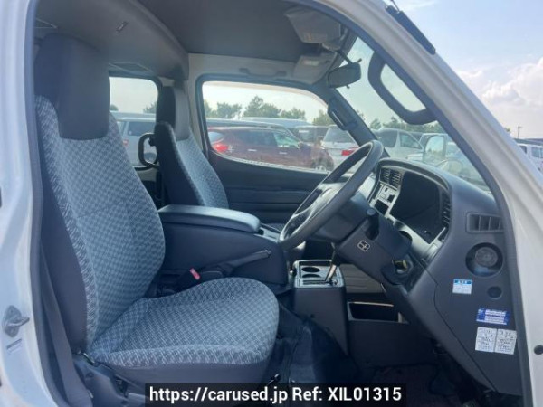 Used 2002 AT toyota hiace-wagon RZH111G Image[12]