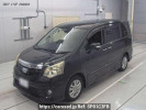 Toyota Noah ZRR70W
