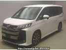 Toyota Noah ZWR90W