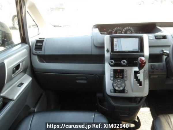 Used 2007 AT toyota voxy ZRR70W Image[17]