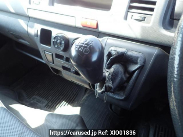 Used 2006 MT toyota hiace-van KDH200V Image[18]
