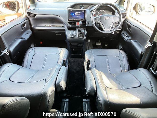Buy Used 2016 Toyota Voxy DBA-ZRR80G (XIX00570) - Carused.jp