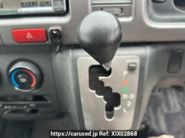 Used 2005 AT toyota regiusace-van KDH205V Image[23]