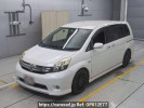 Toyota Isis ZGM10W