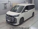 Toyota Noah MZRA90W