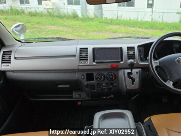 Used 2005 AT toyota regiusace-van KDH205V Image[15]