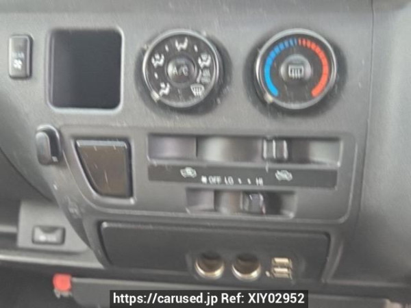 Used 2005 AT toyota regiusace-van KDH205V Image[19]