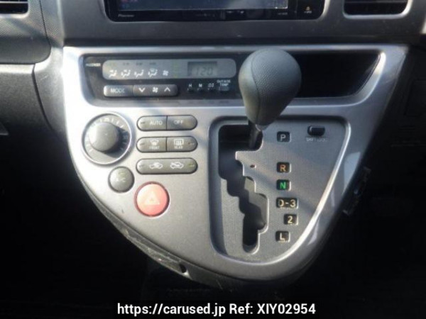 Used 2003 AT toyota wish ZNE10G Image[21]