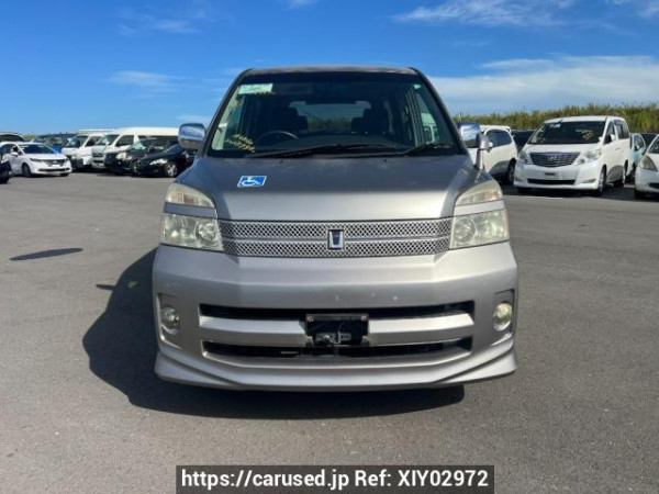 Used 2006 AT toyota voxy AZR60G Image[1]