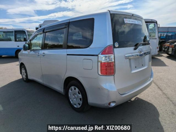 Used 2007 AT toyota noah ZRR70G Image[4]