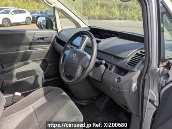 Used 2007 AT toyota noah ZRR70G Image[12]