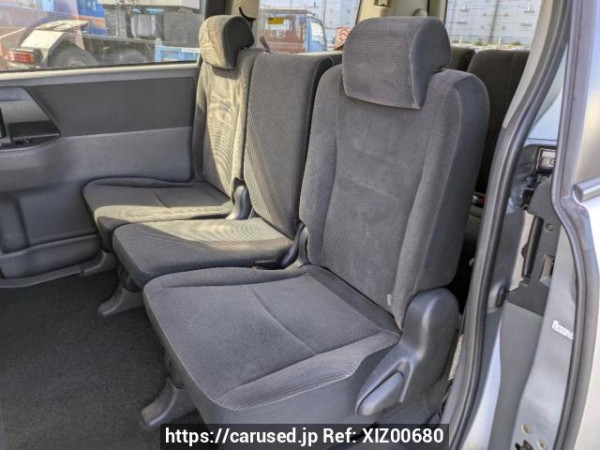 Used 2007 AT toyota noah ZRR70G Image[16]