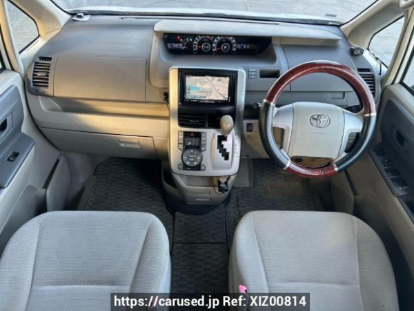 Used 2007 AT toyota noah ZRR75G Image[19]