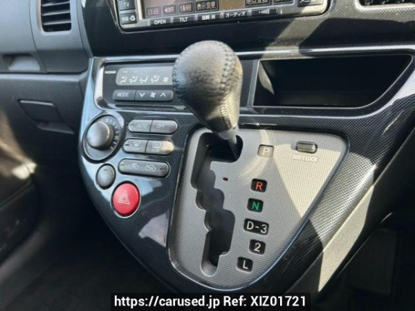Used 2004 AT toyota wish ZNE10G Image[28]