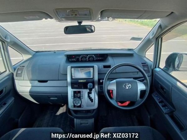 Used 2007 AT toyota noah ZRR70G Image[18]