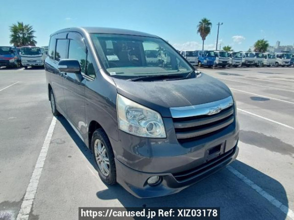 Used 2007 AT toyota noah ZRR75G Image[0]