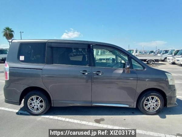 Used 2007 AT toyota noah ZRR75G Image[7]