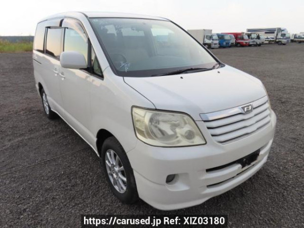 Used 2002 AT toyota noah AZR60G Image[0]