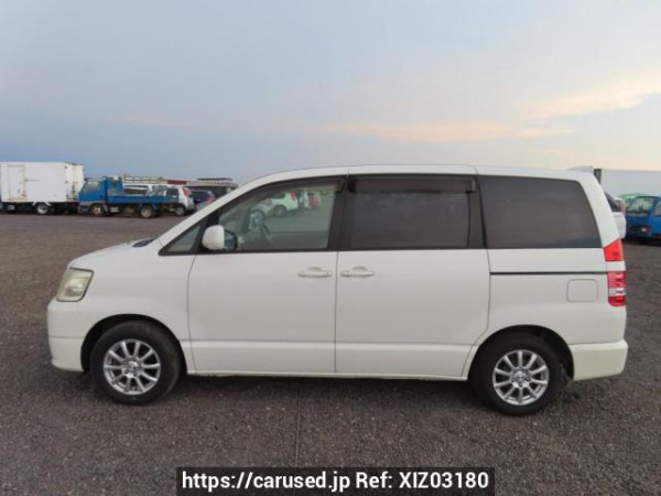 Used 2002 AT toyota noah AZR60G Image[3]
