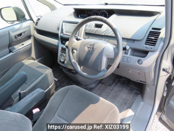 Used 2007 AT toyota noah ZRR70G Image[13]