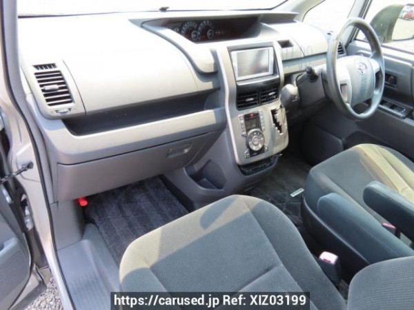 Used 2007 AT toyota noah ZRR70G Image[14]