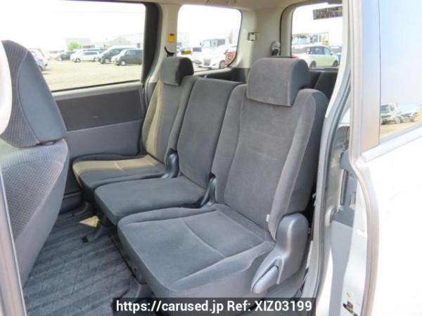 Used 2007 AT toyota noah ZRR70G Image[18]