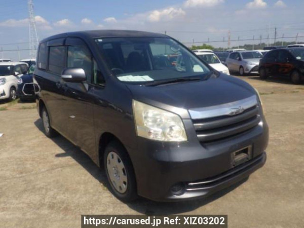 Used 2007 AT toyota noah ZRR75G Image[0]