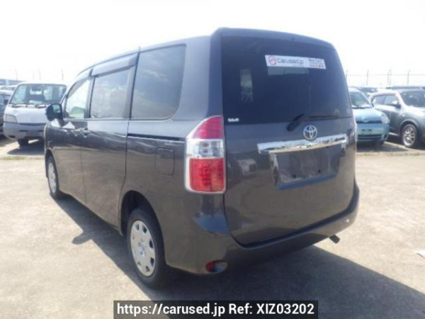Used 2007 AT toyota noah ZRR75G Image[4]