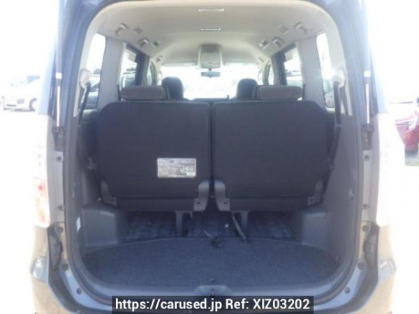 Used 2007 AT toyota noah ZRR75G Image[8]