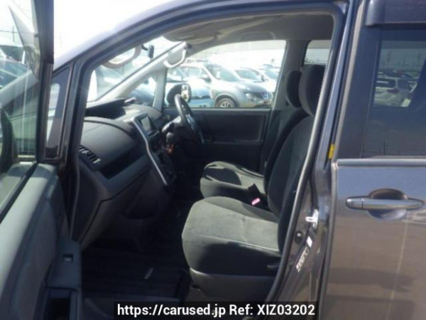 Used 2007 AT toyota noah ZRR75G Image[12]